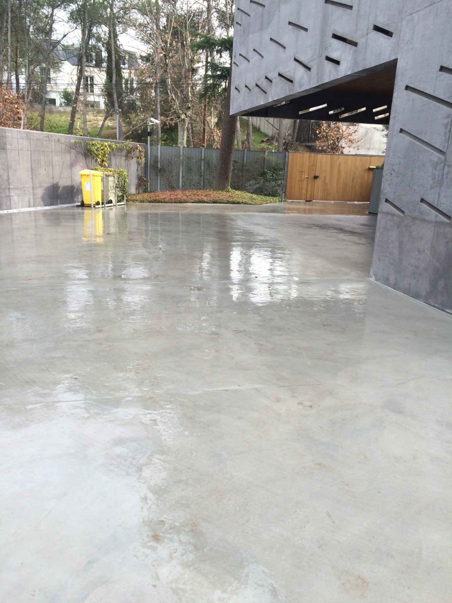 Proyecto exterior: suelo exterior de microcemento (5)
