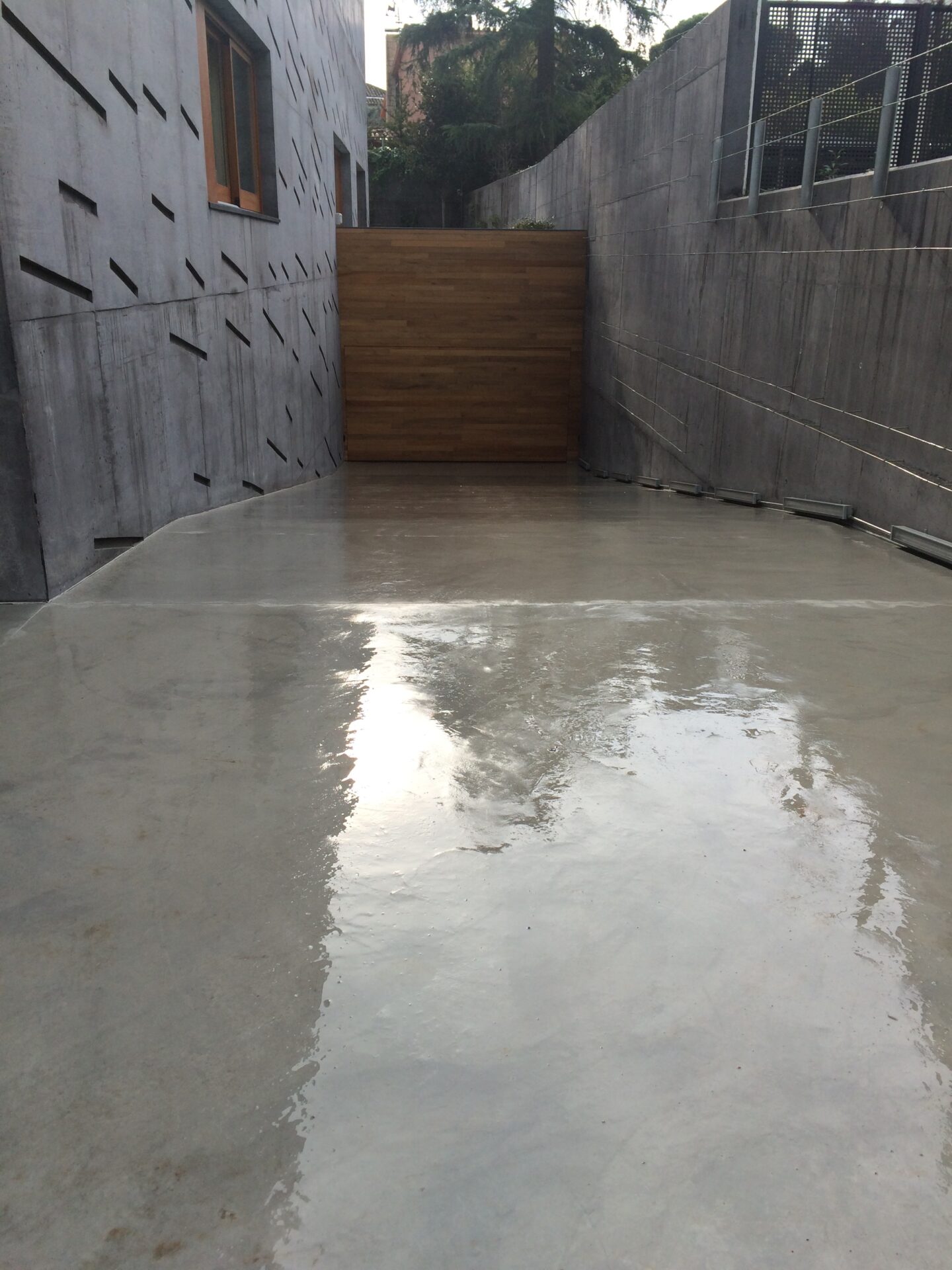 Proyecto exterior: suelo exterior de microcemento (4)