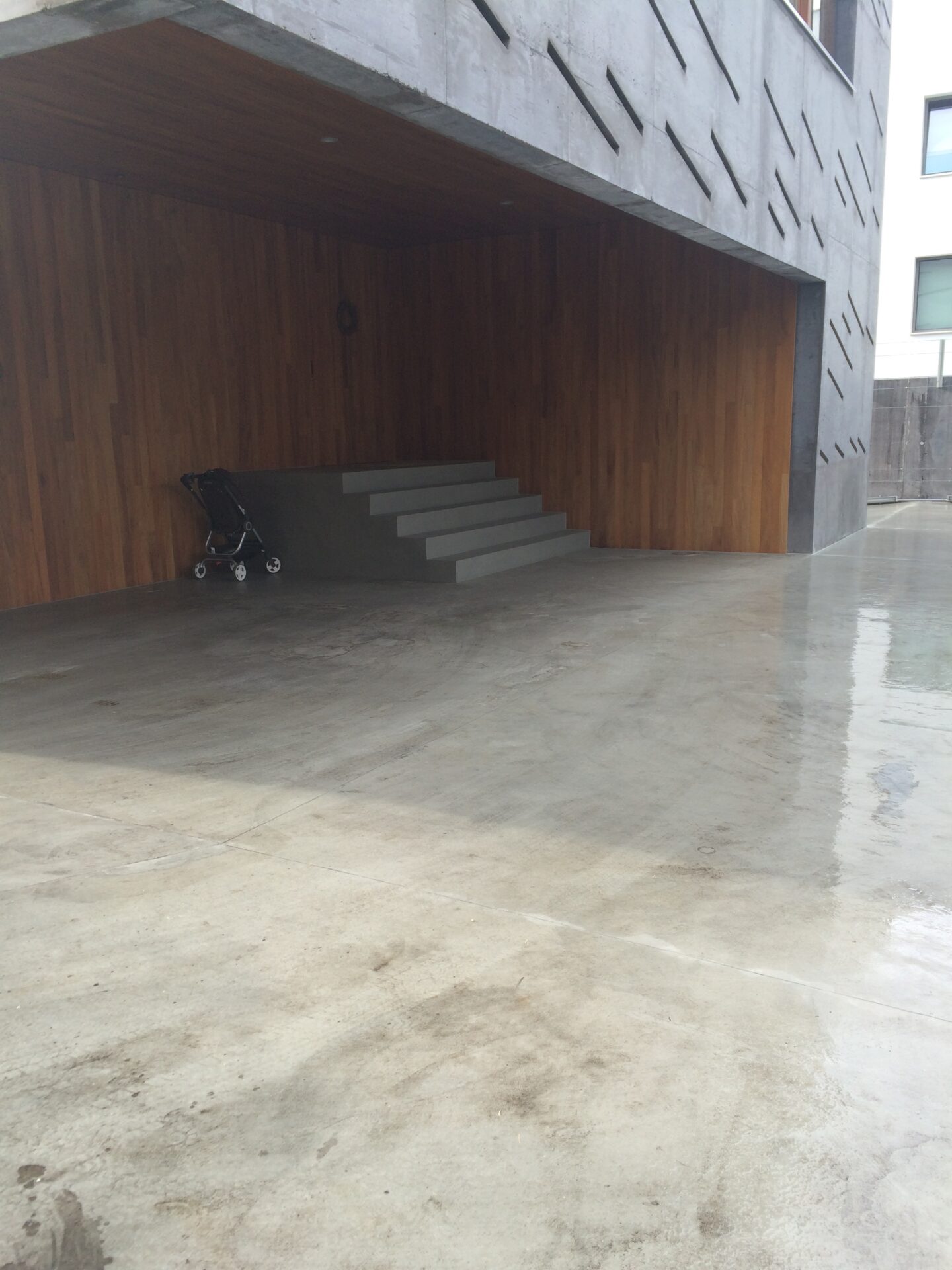 Proyecto exterior: suelo exterior de microcemento (3)