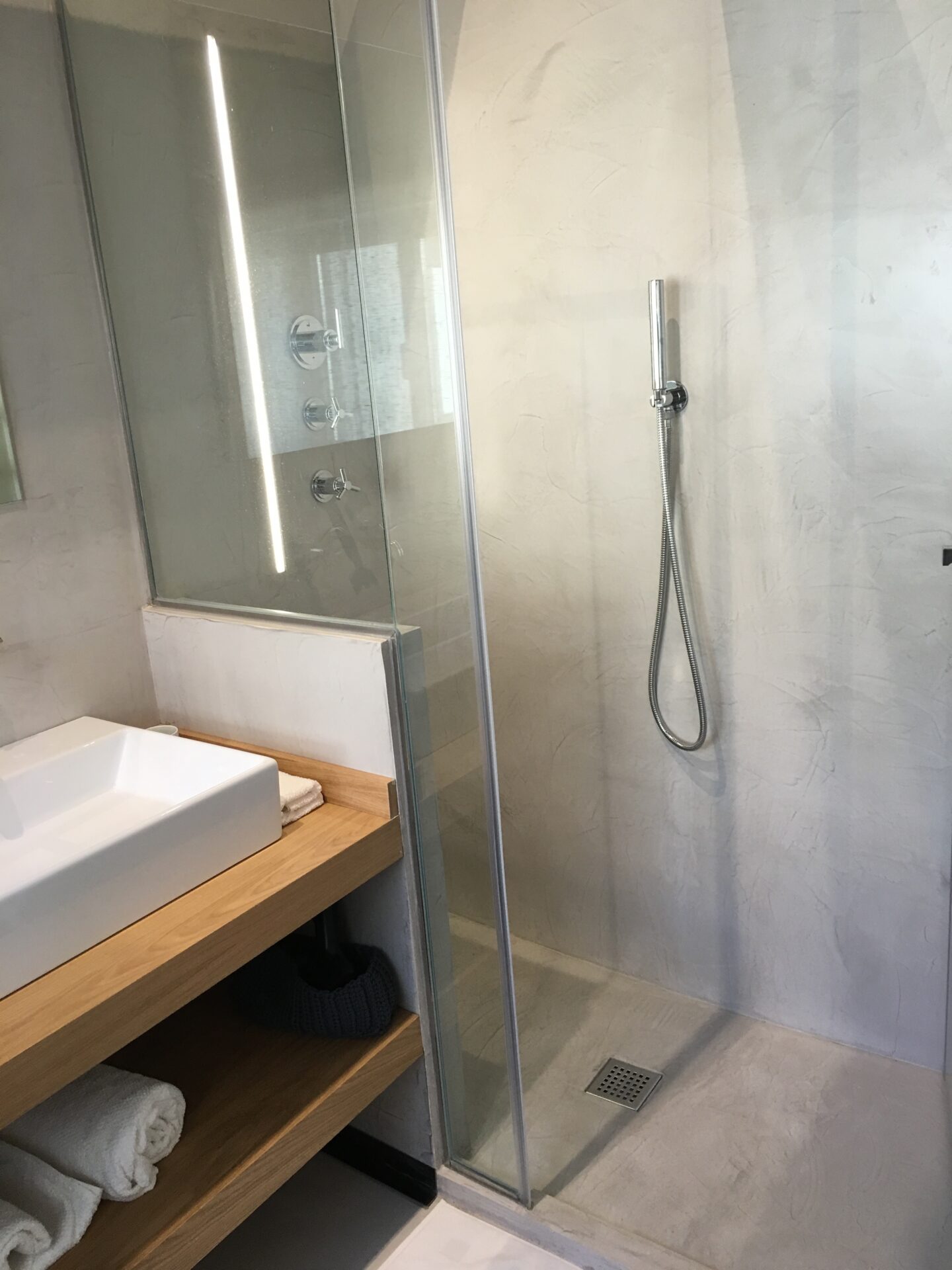 Proyecto interior: bañera o ducha de microcemento (3)