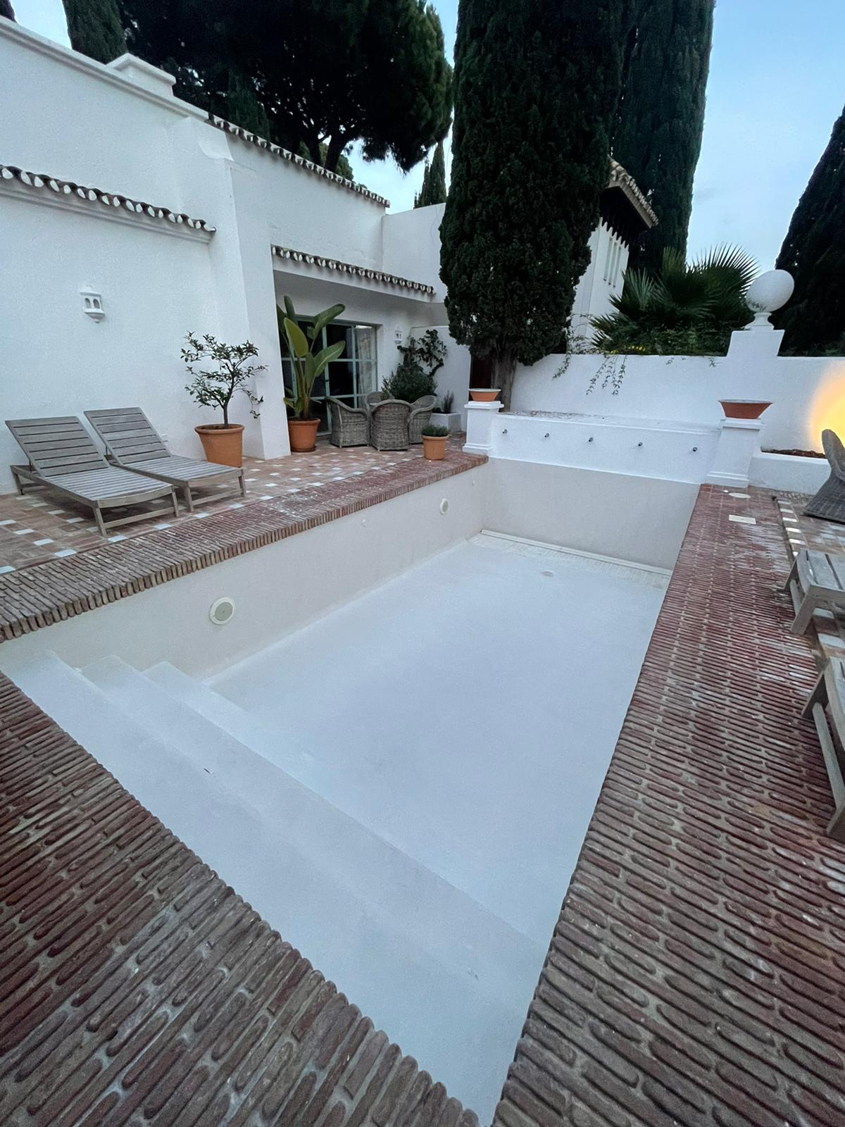 Proyecto exterior: piscina de microcemento (2)