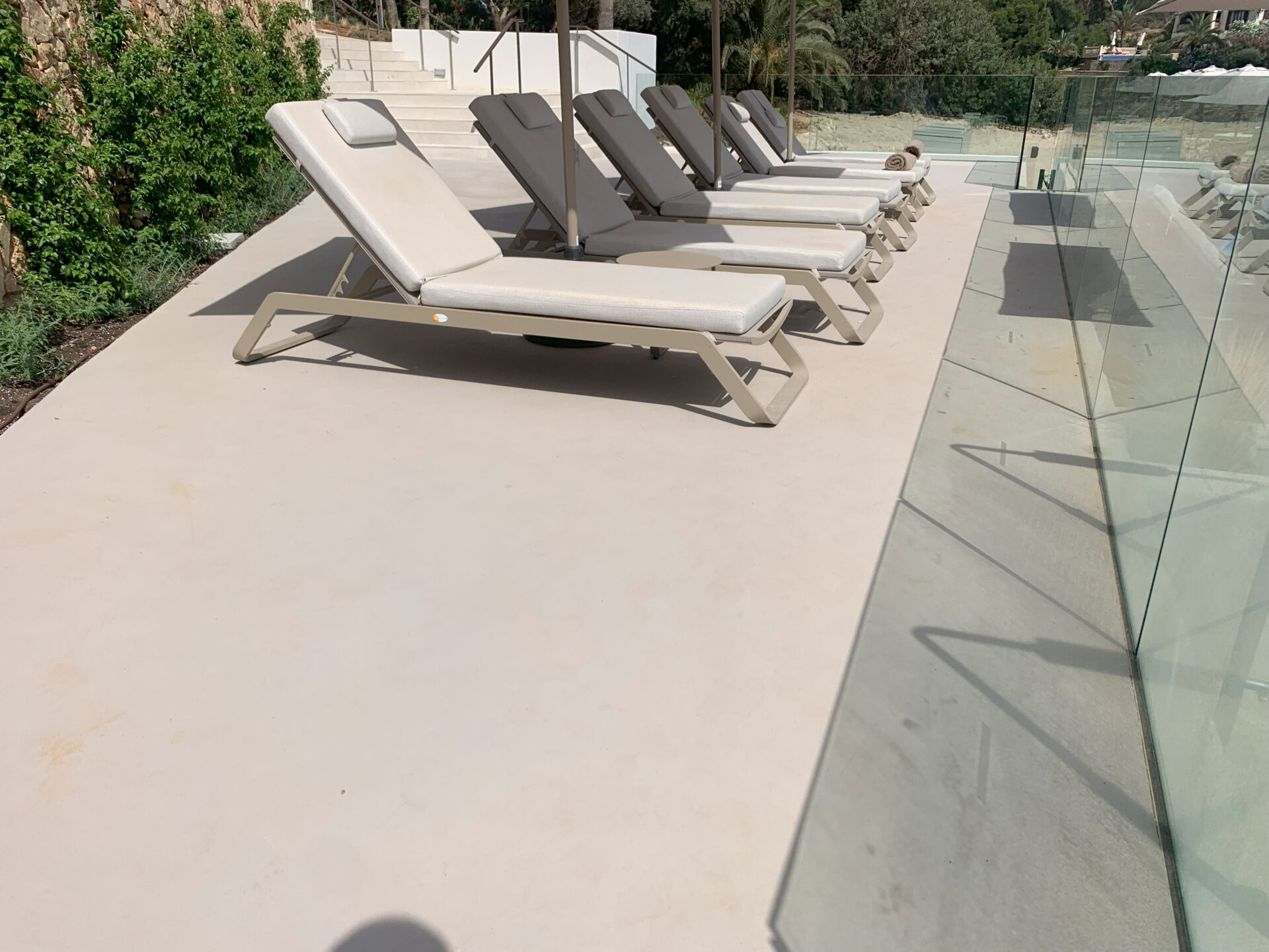 Proyecto exterior: suelo exterior de microcemento (10)