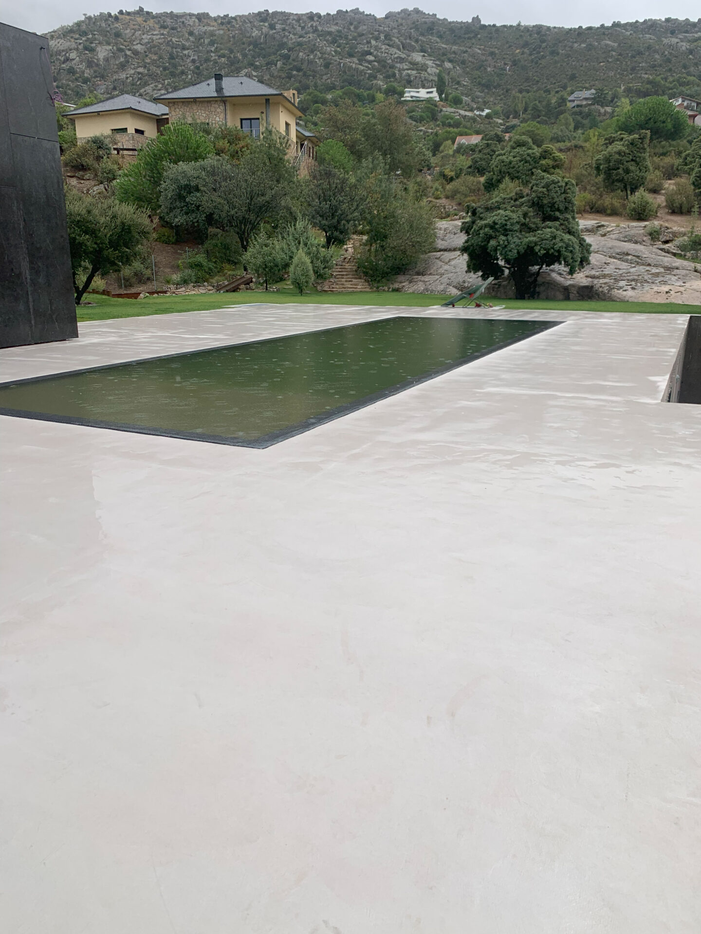 Proyecto exterior: piscina de microcemento (9)