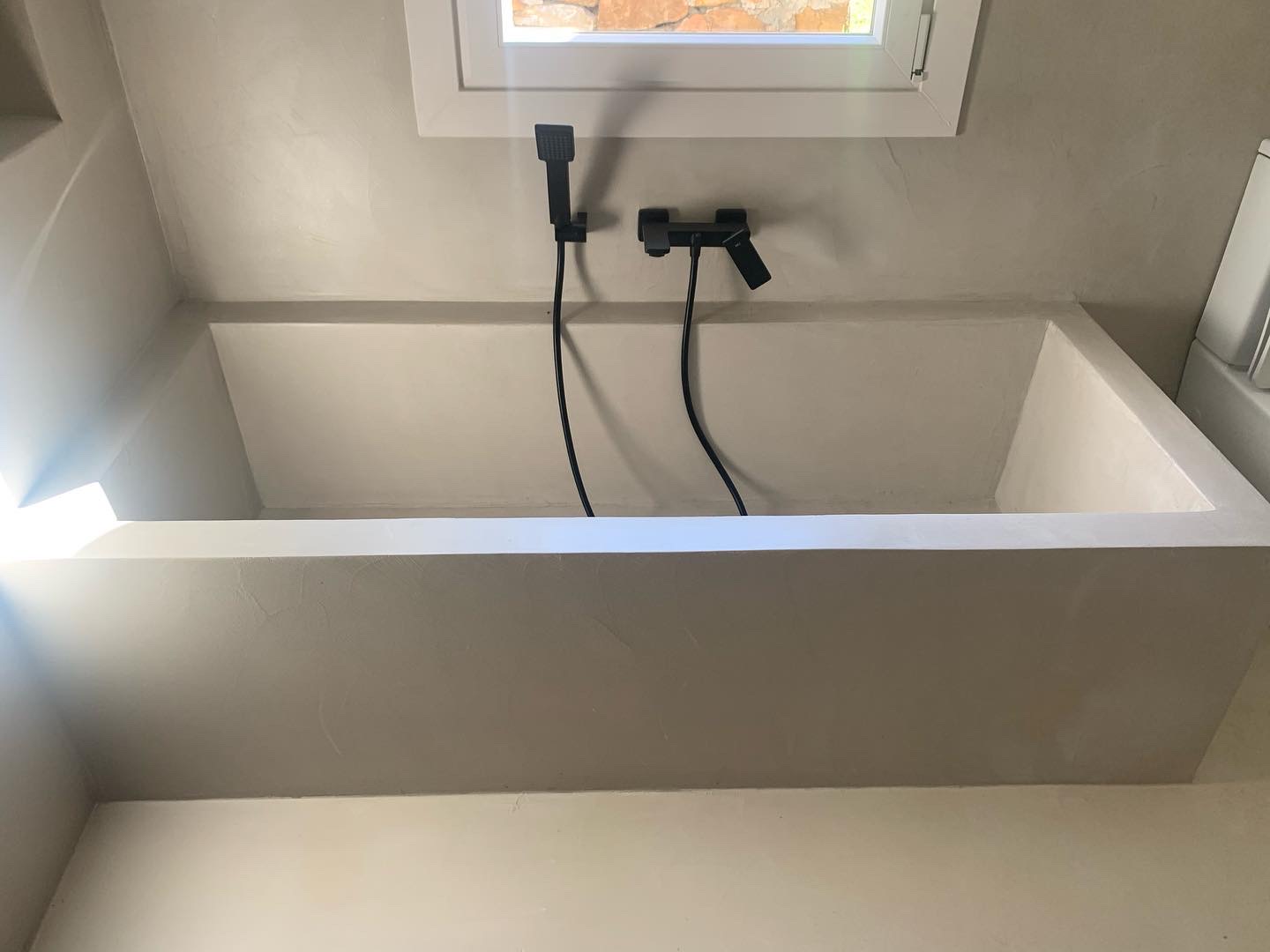 Proyecto interior: bañera o ducha de microcemento (5)