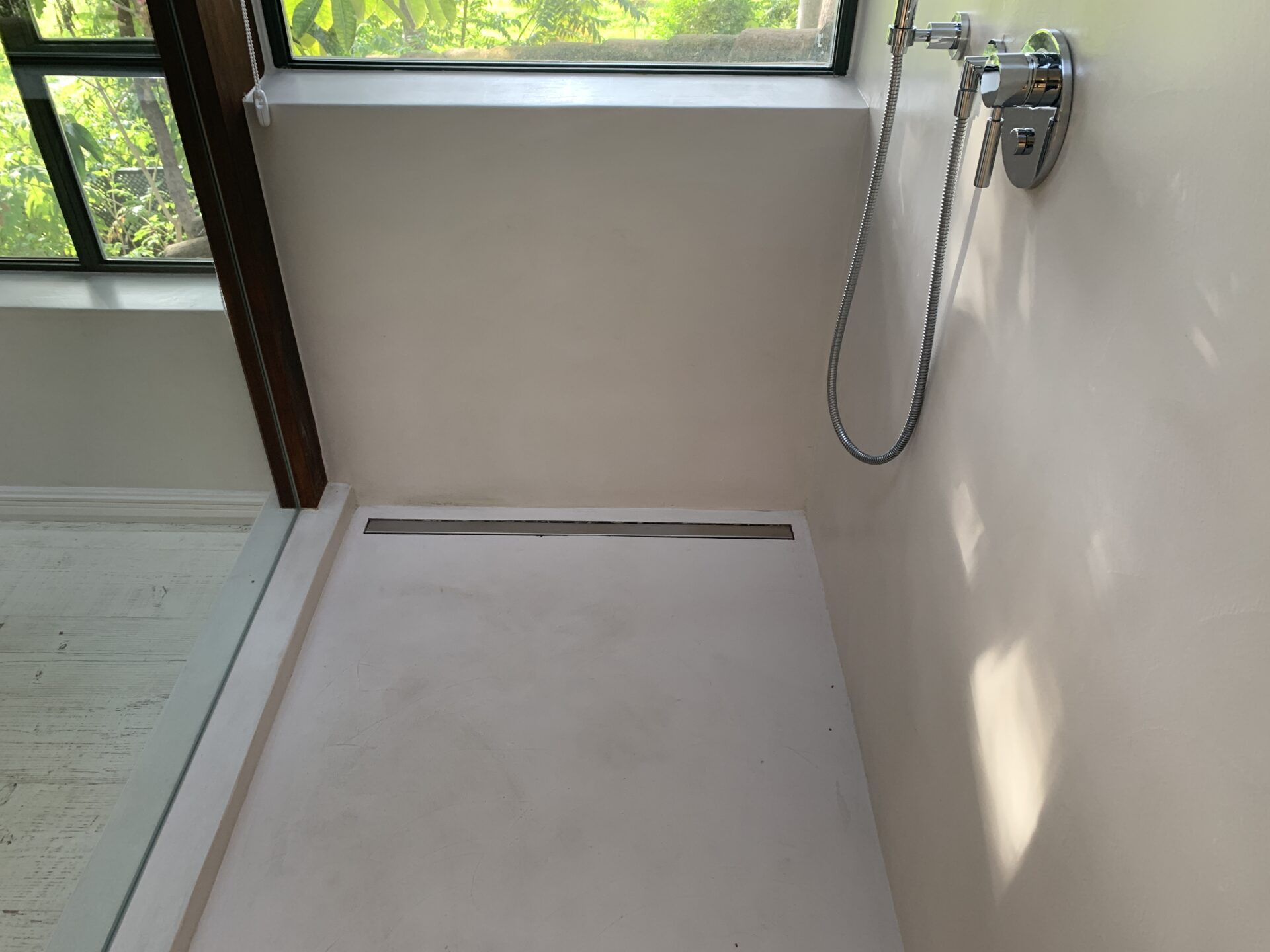 Proyecto interior: bañera o ducha de microcemento (8)