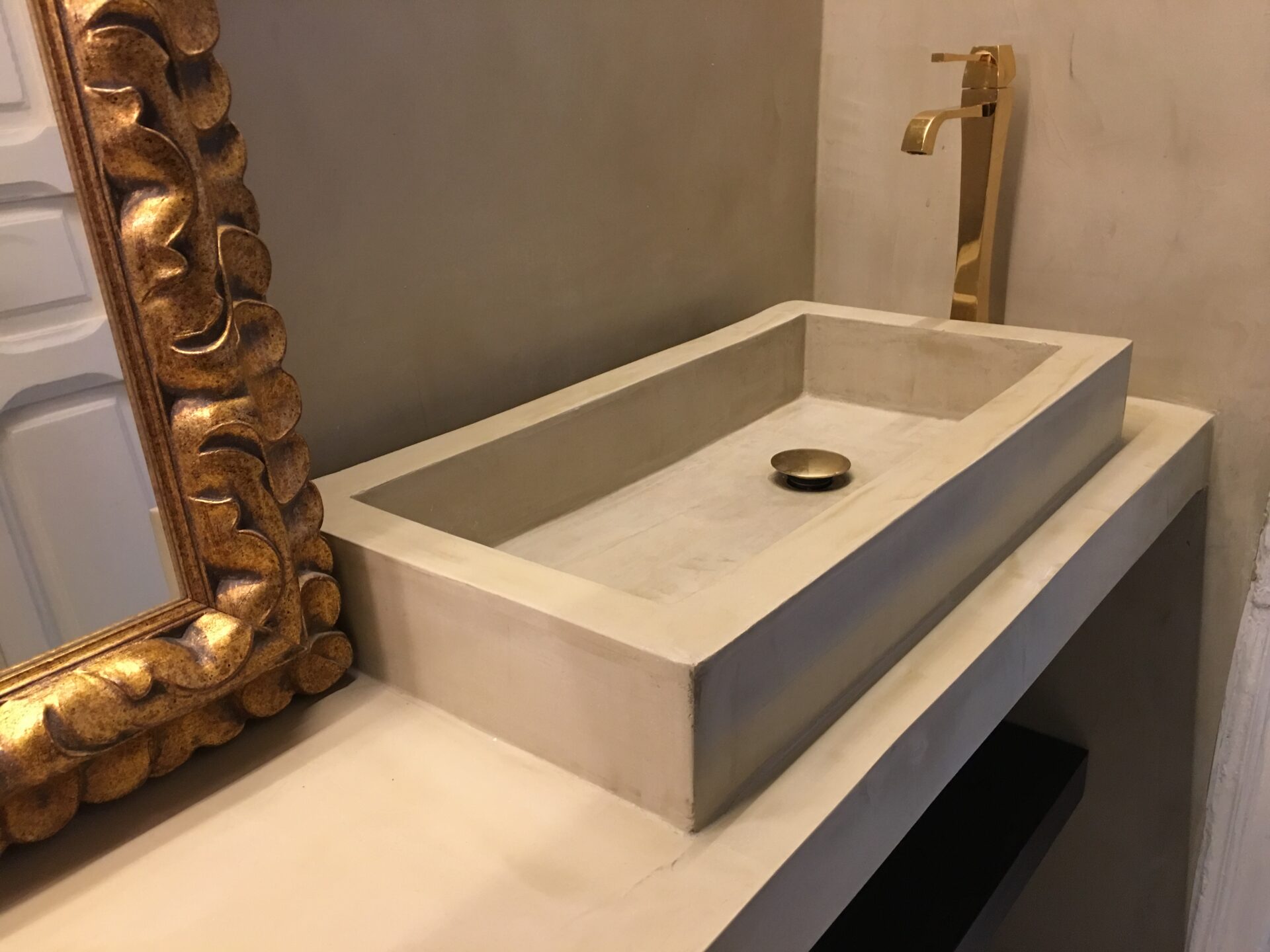 Proyecto interior: encimera de baño o lavabo de microcemento (6)