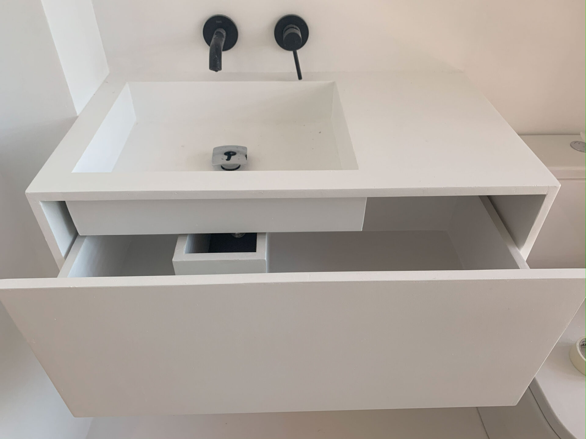 Proyecto interior: encimera de baño o lavabo de microcemento (12)